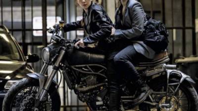 Scarlett Johansson y Florence Pugh protagonizan 'Black Widow'.
