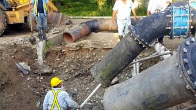 Aguas de Puerto Cortés realiza trabajos de ampliación y rehabilitación de la red de tubería en la represa Tulián.