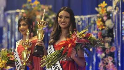 Digna Mejía fue coronada como reina de la Feria Agostina de Santa Rosa de Copán.