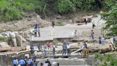 El gobierno ha iniciado el proceso de reconstrucción de la red vial afectada.