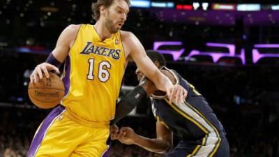 Pau Gasol impuso su presencia en el juego interior.