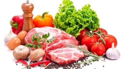 Esta dieta contiene carnes magras, pescado, frutas, verduras, frutos secos y semillas.