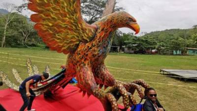 Fotografía de una de las esculturas para el tradicional Paseo Real de las Chimeneas Gigantes en el Municipio de Trinidad, departamento de Santa Bárbara (Honduras). EFE/Germán Reyes