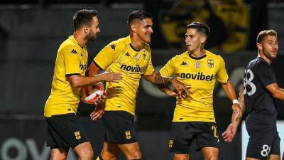 Luis Palma se luce y brinda asistencia en cierre de pretemporada del Aris