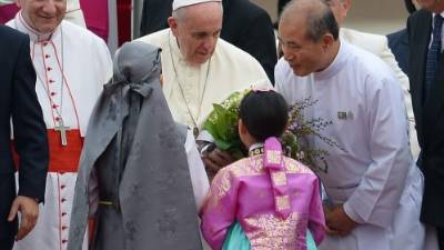 Corea del Norte lanzó hoy dos nuevos proyectiles de corto alcance al mar horas después de disparar otros tres, en un nuevo ensayo de misiles del régimen que llega el día en que el papa Francisco inicia una histórica visita a la vecina Corea del Sur.