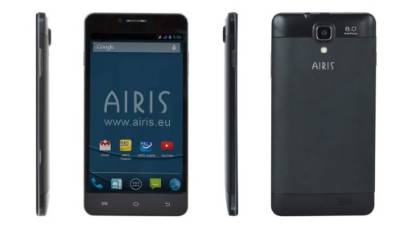 Los dos modelos en promoción son teléfonos modernos con amplia memoria y pantalla táctil.