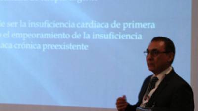 José Samayoa, cardiólogo del Mario Rivas, expuso ayer sobre insuficiencia cardiaca aguda.