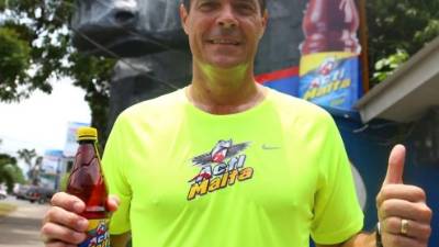 El nadador colombiano Andrés Egas es imagen de la marca Acti Malta.