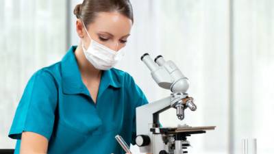 Siguen investigaciones del cáncer.