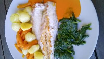 Comer pescado al menos una vez por semana reduce el riesgo de sufrir un ataque cardiaco.