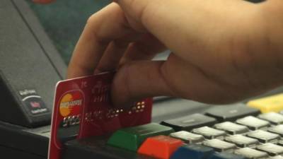 Cada vez más hondureños tienen tarjeta.