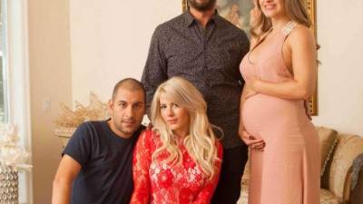 El actor, su esposa, su hija y el esposo de ella posaron para una revista donde cuentan su historia.