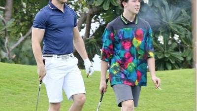 Nick y su hermano Frankie Jonas.