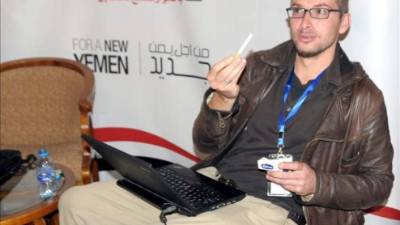 - Dos ciudadanos secuestrados por Al Qaeda, un sudafricano y otro estadounidense, murieron hoy durante la operación que los ejércitos yemení y de EEUU llevaron a cabo para rescatar a rehenes en manos de esa organización terrorista en la provincia de Shabua (sur). EFE