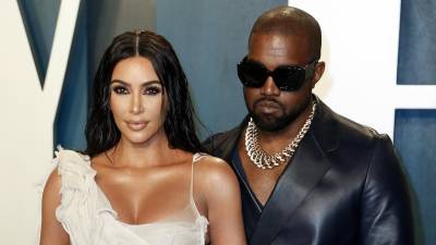 En febrero de 2021, Kardashian solicitó formalmente el divorcio al rapero tras más de 6 años de matrimonio.