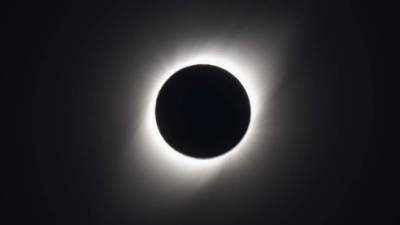 El eclipse de sol ocurrido este martes pudo ser observado en Ecuador de forma parcial. AFP