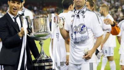 El delantero Cristiano Ronaldo junto a Pepe en la celebración de la 'Décima' (Archivo).