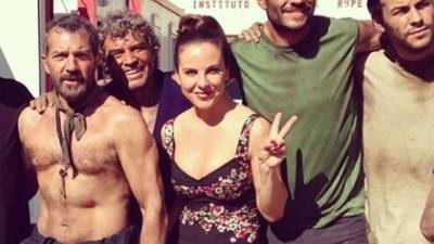 El español Antonio Banderas comparte créditos con la mexicana Kate del Castillo.