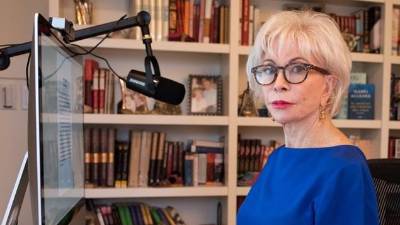 Isabel Allende: “Los libros me protegieron como un escudo en mi infancia”