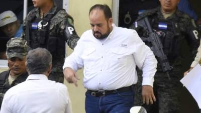 Tras conocer el fallo en su contra, Chepito Handal se mostró sereno a su salida de los juzgados ceibeños.