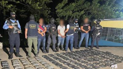 En lo que de va de 2024, las autoridades hondureñas se han incautado de más de 22 toneladas de cocaína. Imagen de la captura en Colón.