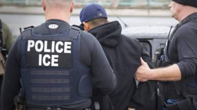 Los agentes del ICE han realizado una serie de redadas y operativos contra inmigrantes en los últimos meses.