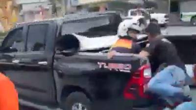 El alcalde Jorge Aldana fue tiroteado por sicarios en una zona concurrida de la ciudad de Portovelo, Ecuador.