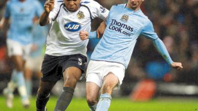 Manchester City's Irish midfielder Stephen Ireland (R) vies with Wigan Athletics Wilson Palacios during the English Premier league football match at The City of Manchester Stadium , Manchester , north-west , England , on March 1 , 2008. AFP PHOTO/ANDREW YATES Mobile and website use of domestic English football pictures are subject to obtaining a Photographic End User Licence from Football DataCo Ltd Tel : +44 (0) 207 864 9121 or e-mail accreditations@football-dataco.com - applies to Premier and Football League matches.