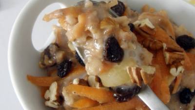 Disfrute de un desayuno nutritivo avena estilo pastel de zanahoria.