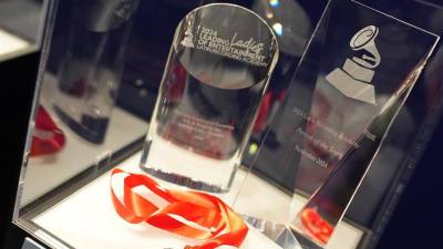 Fotografía cedida por The Paley Center for Media de varios galardones de los Grammy Latinos en la exposición ‘Los Latin Grammys: 25 años de excelencia musical’, que abrió sus puertas al público este viernes.