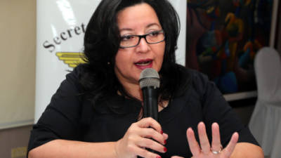 La Secretaría de Salud tiene 31,000 empleados, dice la ministra Yolani Batrez.