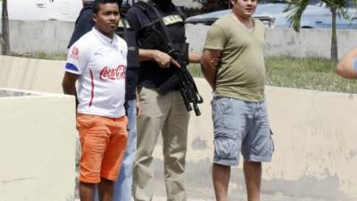 Los dos hombres fueron llevados a la Fiscalía.