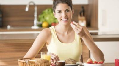 Seguir una dieta balanceada permite que tenga en buen estado la flora intestinal.