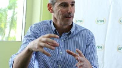 Alberto José Redondo Villa es profesor de Zoología en la Universidad de Córdoba, España, doctor en Ciencias Biológicas y un experimentado productor de documentales alrededor del mundo.