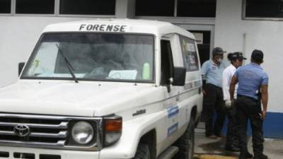 En el hospital reconocieron el cadáver de la niña.