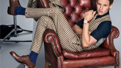 El actor británico afirma que a pesar de sus triunfos en Hollywood, sigue siendo el mismo de siempre.