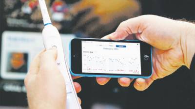 Un nuevo cepillo Oral-B, de Procter & Gamble, se conecta a un teléfono inteligente