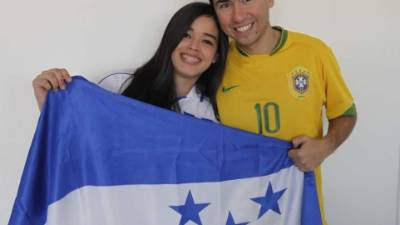 Esta pareja compuesta por la hondureña Victoria y el brasileño Thiago están preparados para recibir a la Bicolor.