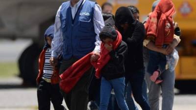 EUA ha deportado a miles de niños migrantes que llegaron solos a ese país hace un año.