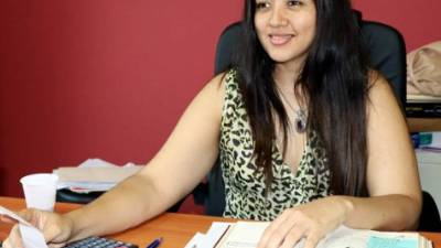 Lorena Arias promete administrar para que en el centro asistencial no falten medicinas. Foto: Efraín Molina