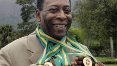 Pelé subastará premios personales por una buena causa.