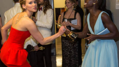 Jennifer Lawrence y Lupita Nyongo'o pelean el Oscar a la mejor actriz que ganó la mexico-keniana.
