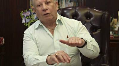 'Recomiendo a los jóvenes que primero trabajen y luego emprendan', dice el empresario Roger Valladares.