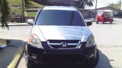 Durante el allanamiento se decomisó un vehículo marca Honda, modelo CRV, color gris, sin placas.