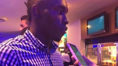 Elis mientras atendía a la prensa deportiva.