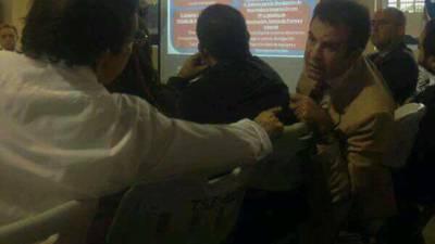 En redes sociales circuló ayer una foto que confirma la cercanía que ha habido entre Salvador Nasralla y Manuel Zelaya.