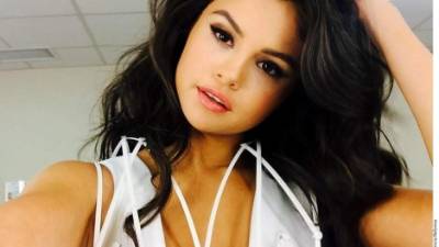 Selena Gómez se suma a la lista de cantantes que han criticado a Maluma por su nueva canción.