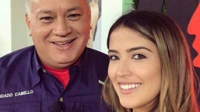 Diosdado Cabello, el número dos del chavismo, ha demostrado su poderío en Venezuela al celebrar una lujosa boda para su hija, Daniella Cabello, en las instalaciones de la Academia Militar de Venezuela, acto que ha generado indignación y repudio en el país sudamericano.