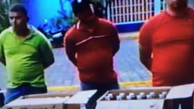 Los policías hondureños Edwin Flores Grande (28) y José Martínez Montenegro (33) iban en un taxi cuando fueron capturados.