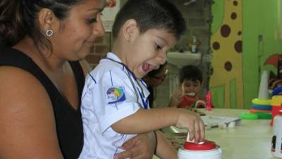 Verónica Mejía sueña con que su hijo Joel sea un niño independiente y cree que lo logrará con la ayuda de Teletón.